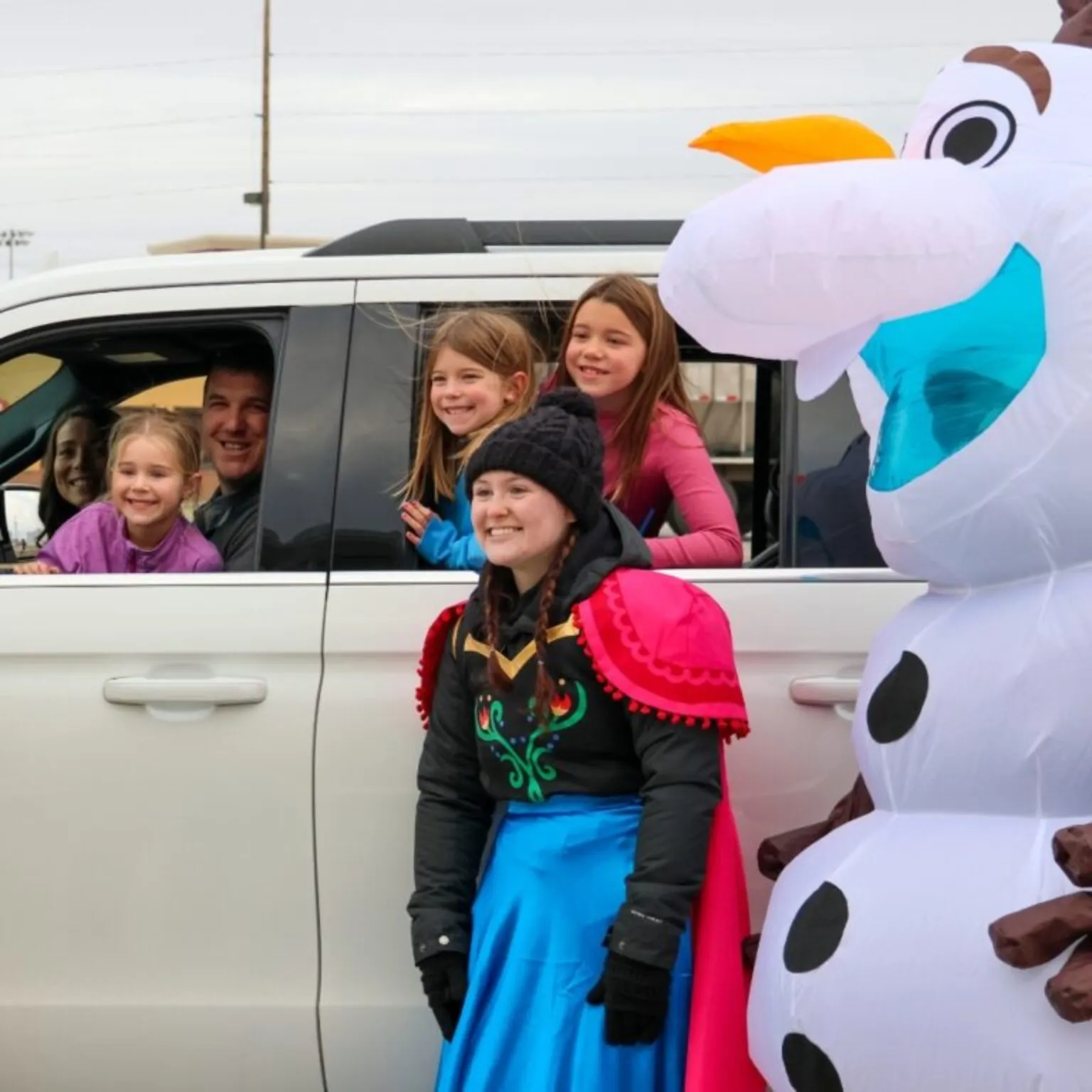Anna and Olaf with kids